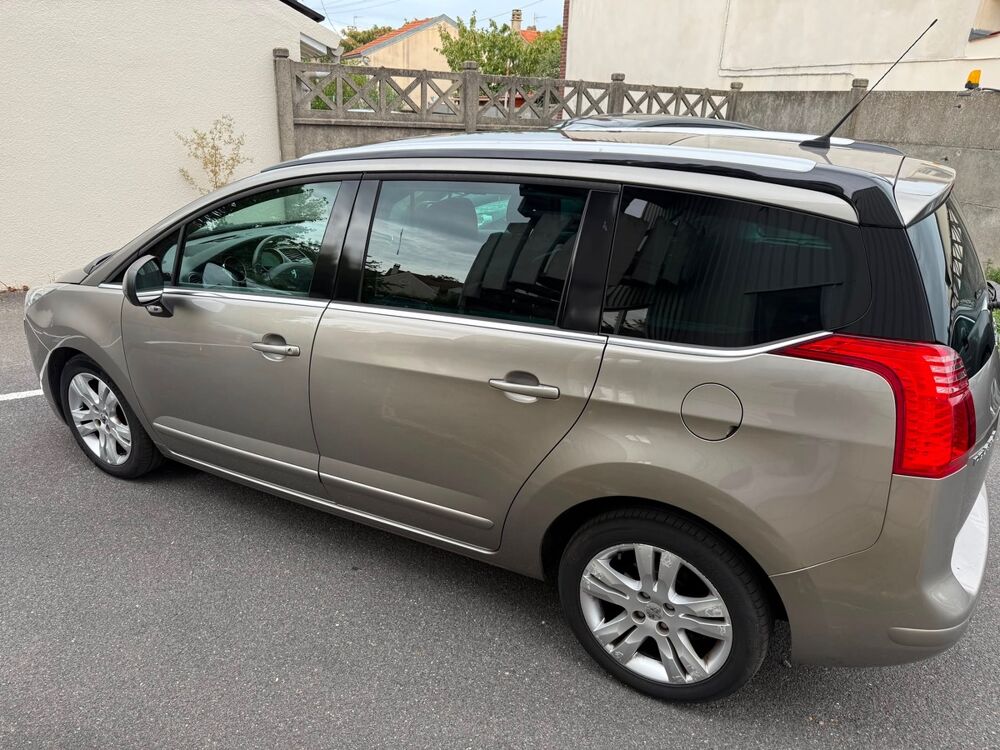 5008 1.6 e-HDI 112 CV BMP6 allure 7 place garantie 6 mois 2012 occasion 78800 Houilles