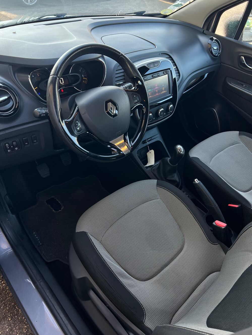 Captur 1.5 DCI 90 CH PREMIERE MAIN - ENTRETIEN COMPLET RENAULT 2014 occasion 69230 SAINT PRIEST