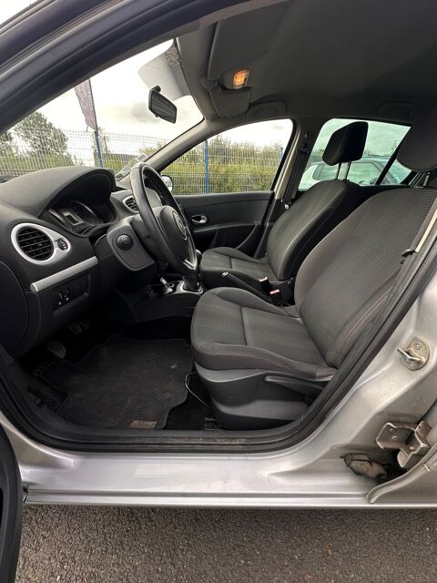 Clio III 1.5 dci 75cv TOMTOM / Distribution neuve 2010 occasion 49290 MAUGES SUR LOIRE