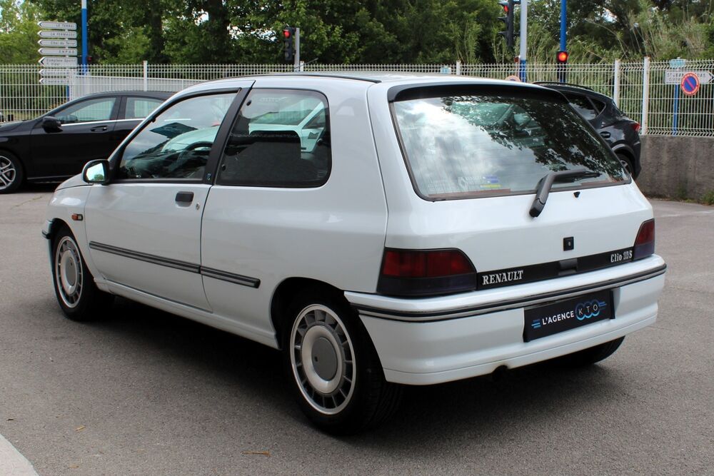 Clio I (1) 16S 1.8 i 140 ch NON CATALYSEE 1992 occasion 34430 Saint-Jean-de-V&eacute;das