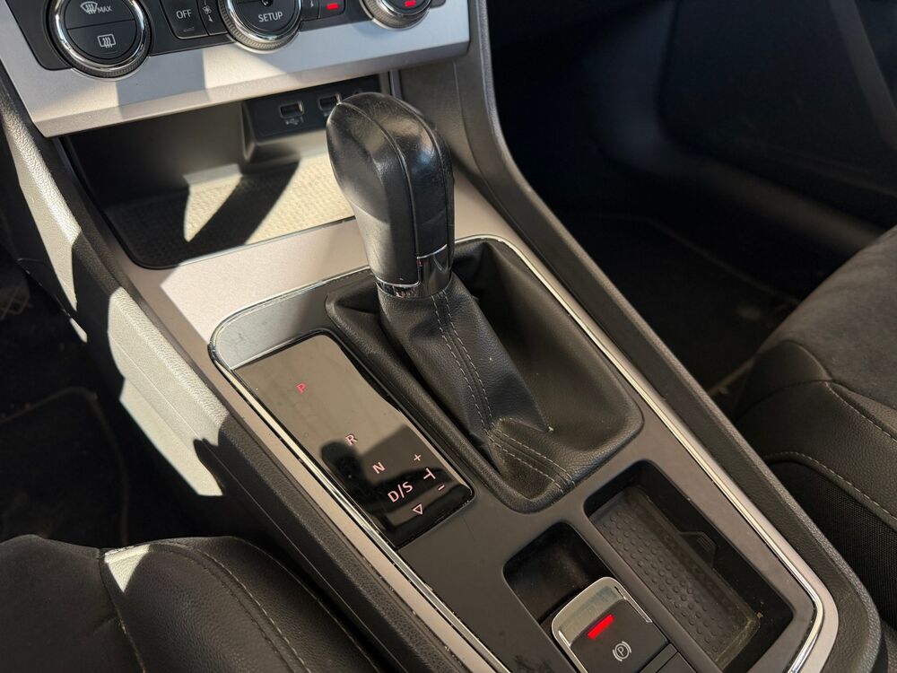 Leon III Xcellence 1.6 TDI DSG7 116 cv - Si&egrave;ges en cuir & Alcanta 2017 occasion 95190 Goussainville