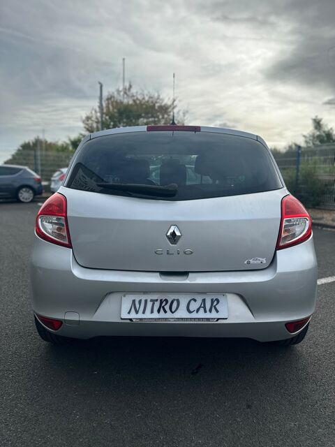 Clio III 1.5 dci 75cv TOMTOM / Distribution neuve 2010 occasion 49290 MAUGES SUR LOIRE