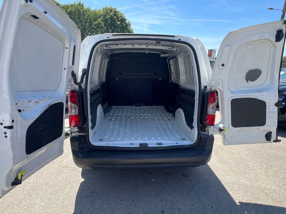 Partner III 1.2 L 131S&S STANDARD 650KG PREMIUM 3PL TVA R&Eacute;CUP&Eacute;RABLE 2021 occasion 78310 Coigni&egrave;res