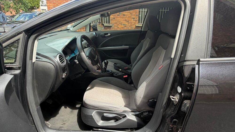 Leon 1.2 tsi 105CV phase2 faciliter de paiement 3X 4X jusqu'&agrave; 400 2010 occasion 91090 Lisses