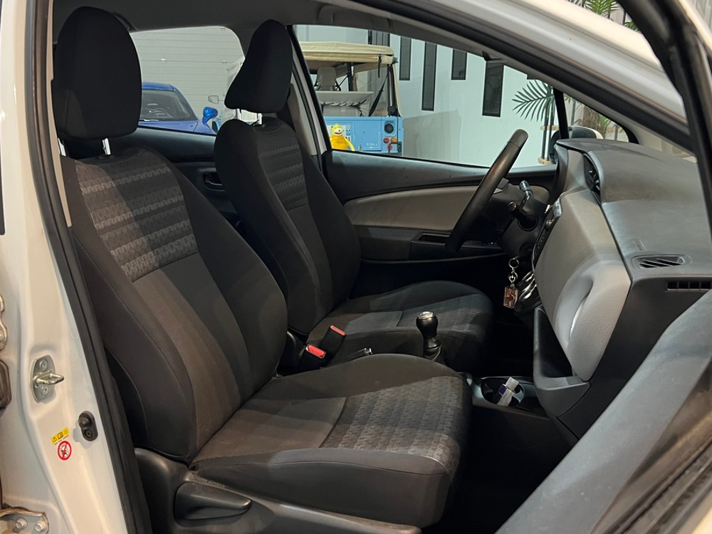 Yaris 69ch 1.0 vvt-i 2016 occasion 17000 La Rochelle