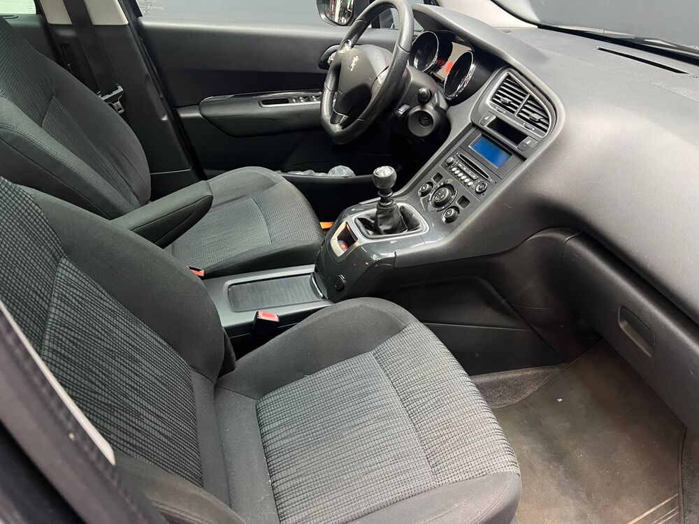 5008 1.6 HDi 115 cv 7 place 2013 occasion 69740 Genas