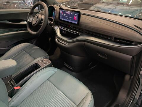 500 e 118cv 42kwh GIORGIO ARMANI COLLECTOR'S EDITION / CUIR / CA 2025 occasion 91480 Varennes-Jarcy