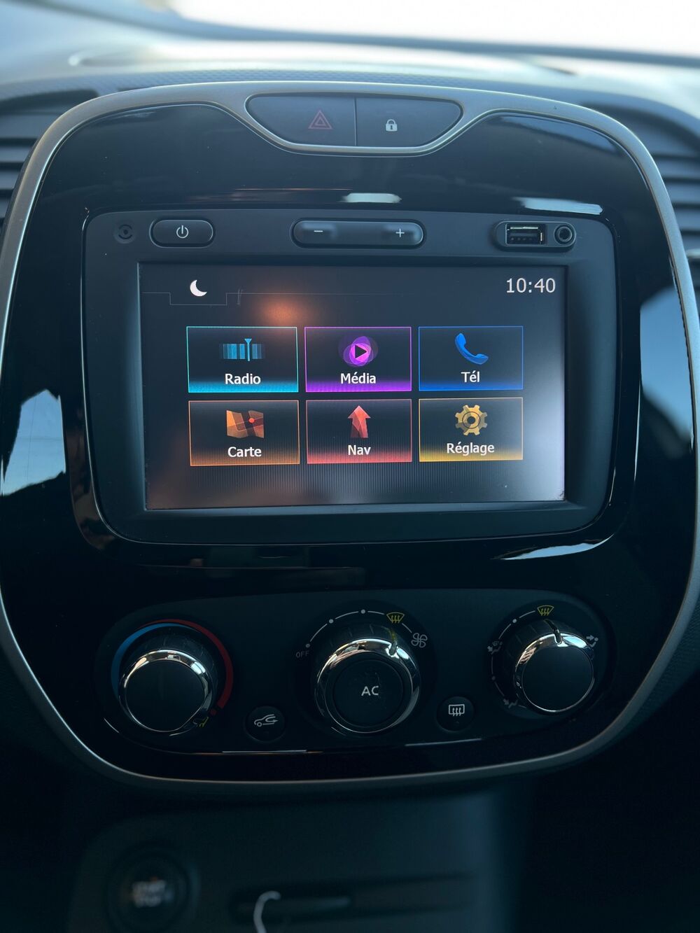Captur 1.5 DCI 90 CH PREMIERE MAIN - ENTRETIEN COMPLET RENAULT 2014 occasion 69230 SAINT PRIEST