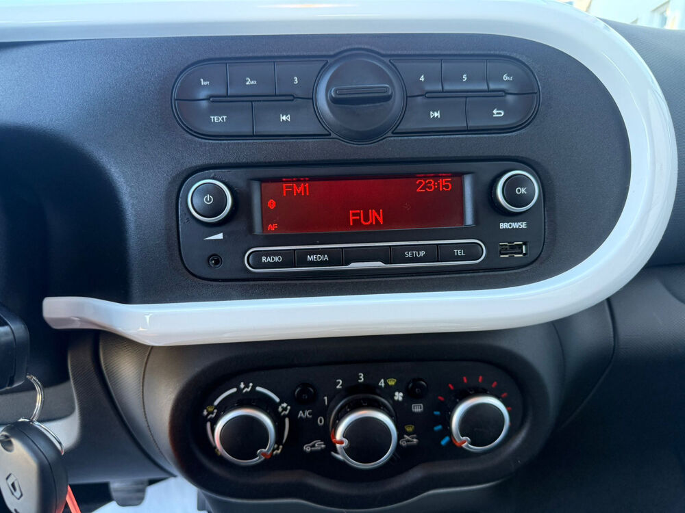 Twingo III 0.9i 90ch (4 cv) 12V Turbo Blanc BVM5 5 Portes - Euro6 e 2015 occasion 63300 Thiers