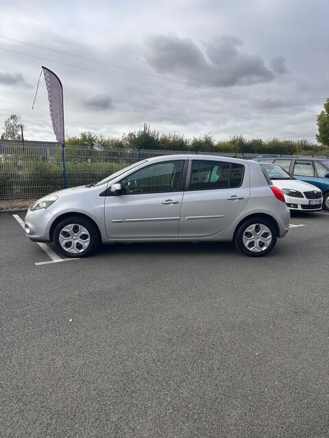 Clio III 1.5 dci 75cv TOMTOM / Distribution neuve 2010 occasion 49290 MAUGES SUR LOIRE