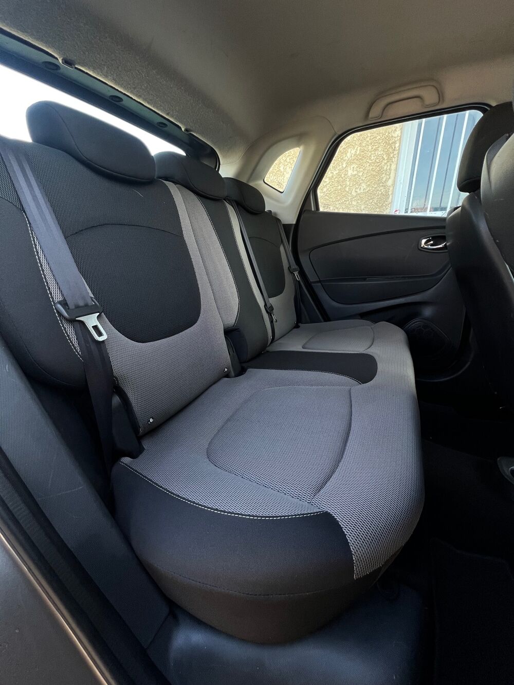 Captur 1.5 DCI 90 CH PREMIERE MAIN - ENTRETIEN COMPLET RENAULT 2014 occasion 69230 SAINT PRIEST