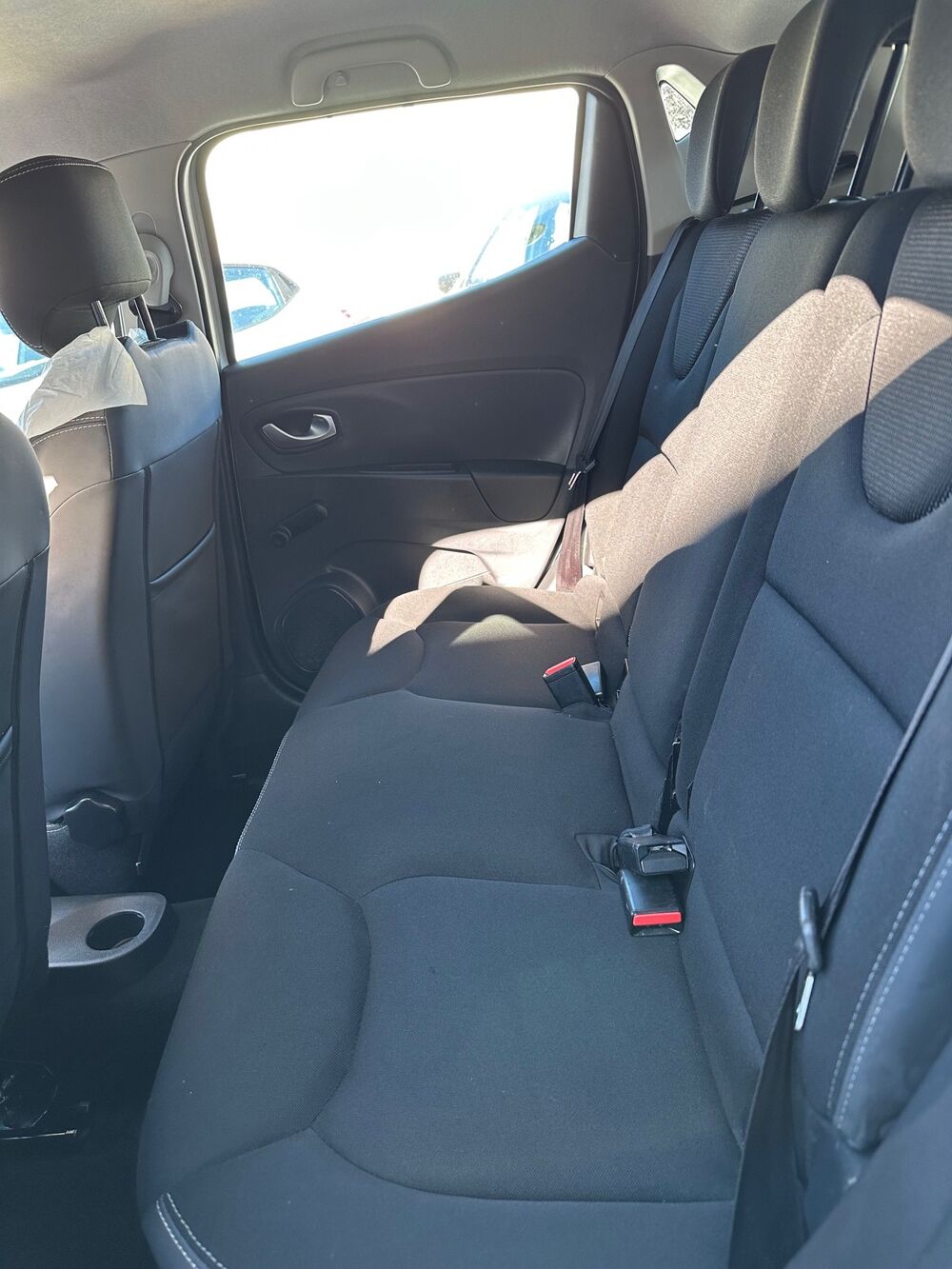 Clio IV 1.5 DCi 75 CV - Air 5 5PL. CLIM DISTRIB. NEUVE 1eMAIN SUIVI 2016 occasion 31120 Portet-sur-Garonne