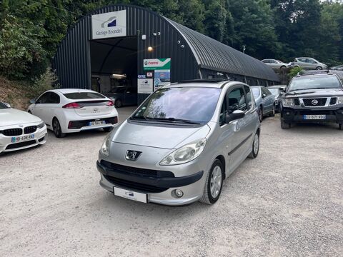 Peugeot 1007 - 1.6 i 110cv BVA - Gris