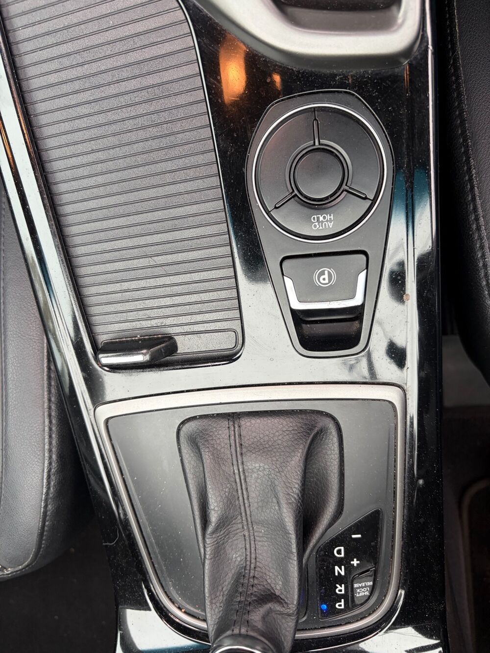 i40 2015 BOITE AUTO TOIT OUVRANT CUIR GPS Bluetooth Facture d e 2015 occasion 95100 ARGENTEUIL