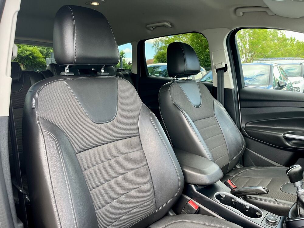 Kuga - 2.0 TDCI 120cv -TITANIUM - Suivi - 5 places 2016 occasion 45560 Saint-Denis-en-Val
