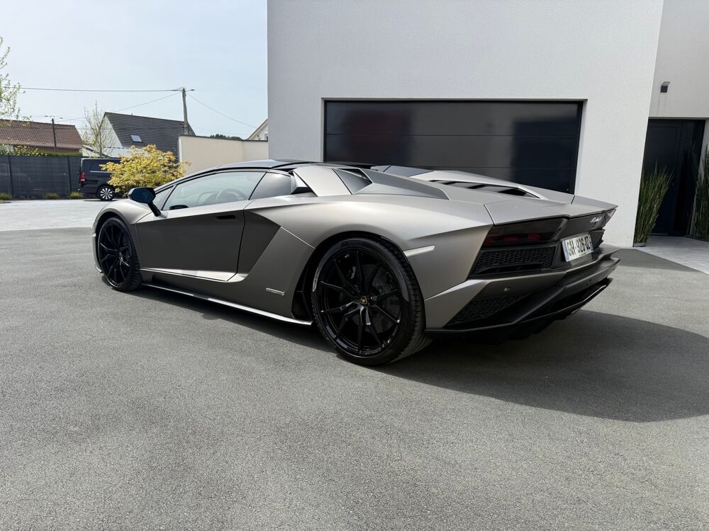 Aventador S ROADSTER 6.5L V12 / 741 CH / CARNET COMPLET / TVA / 34352 2018 occasion 62780 CUCQ