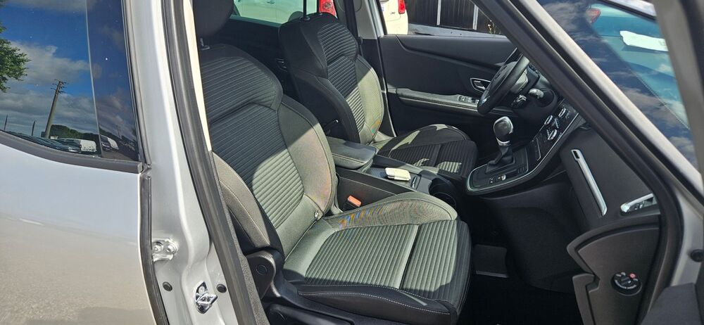 M&eacute;gane Grand Scenic 7 places business 1.7 Bdci 120 ch edc bon etat 2019 occasion 78690 LES ESSARTS-LE-ROI