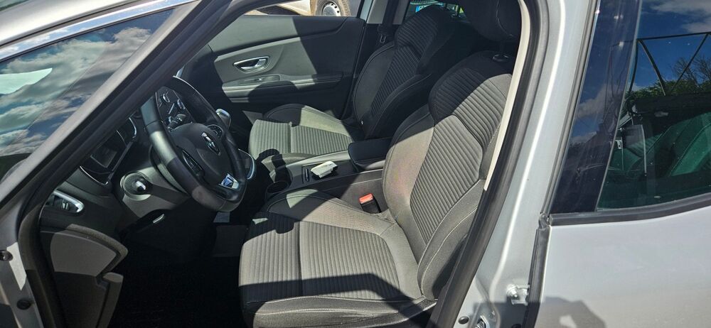 M&eacute;gane Grand Scenic 7 places business 1.7 Bdci 120 ch edc bon etat 2019 occasion 78690 LES ESSARTS-LE-ROI