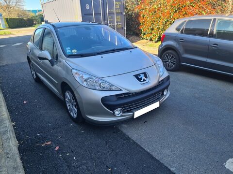 Peugeot 207 BVA PREMIUM BOITE AUTOMATIQUE 1.6 6990E 2009 occasion Coigni&egrave;res 78310