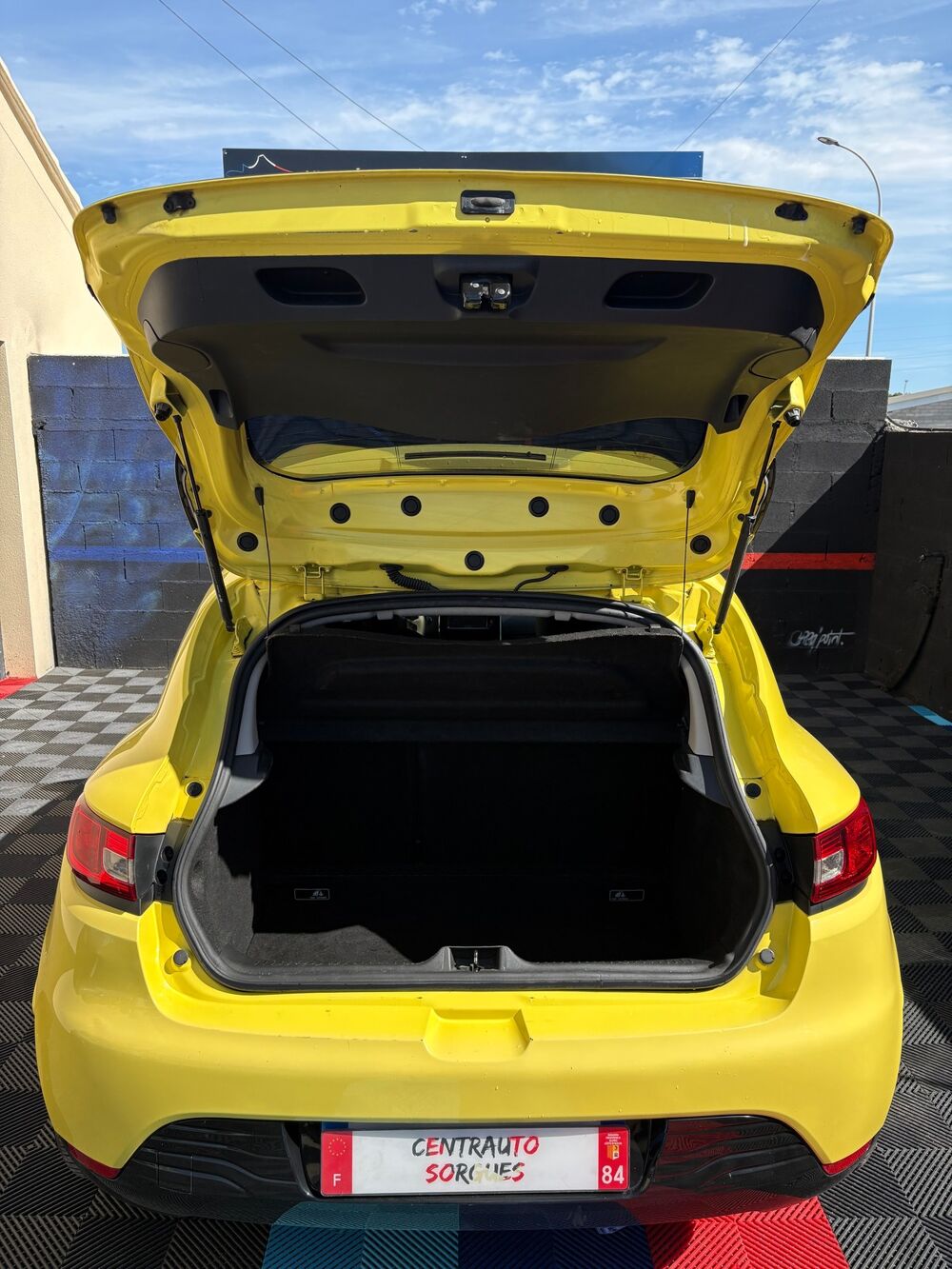 Clio IV Tce 90cv Edition Limit&eacute; Seven Embrayage NEUF 2013 occasion 84700 SORGUES