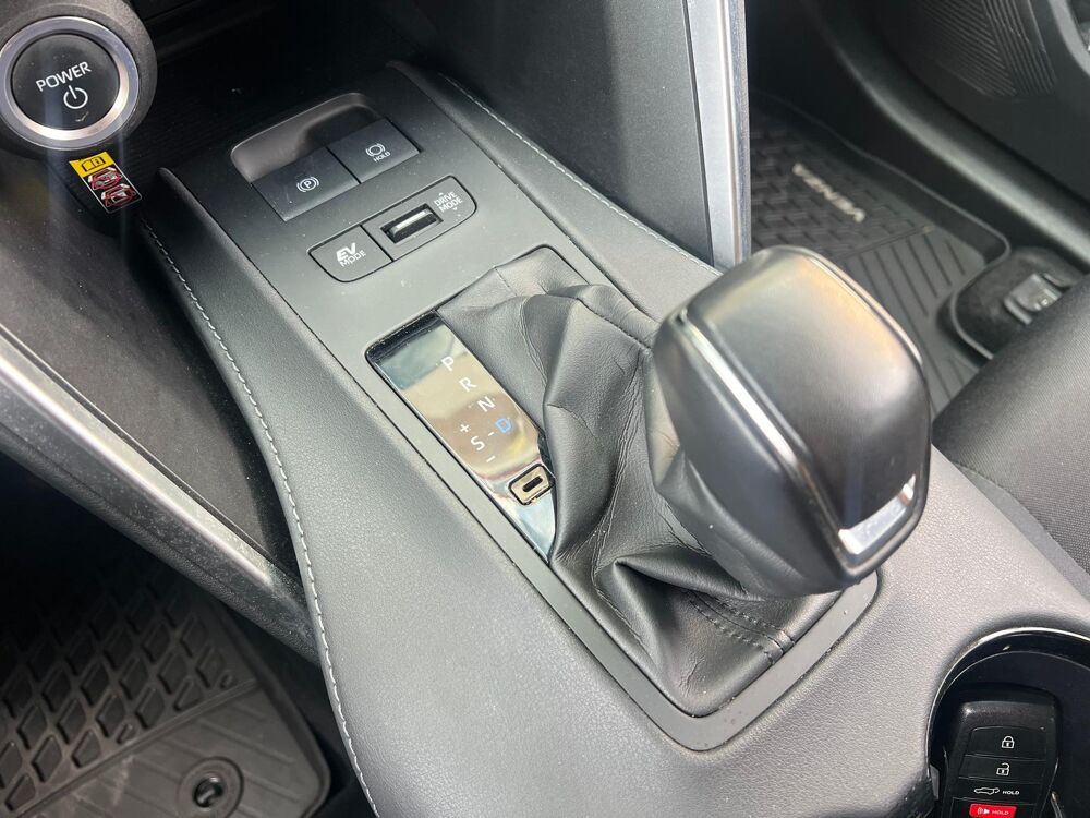 RAV 4 Toyota Venza Hybrid 2.5l 222ch - &eacute;quivalent RAV4 - si&egrave;ges ch 2023 occasion 95190 Goussainville