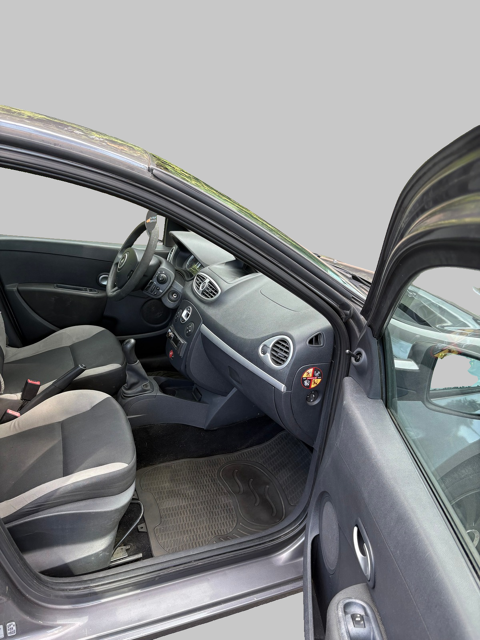 Clio III 1.5 DCI 86ch 170 000km CTok Entretien a jour 2009 occasion 69320 Feyzin
