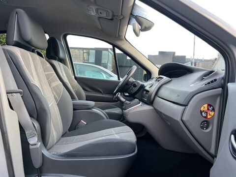 M&eacute;gane SCENIC 1.6 l  113 ch. a-- 2004 occasion 41000 Blois
