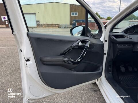 208 1.6 BlueHDI 75 soci&eacute;t&eacute; 2 places / CarPlay / Distribution neu 2016 occasion 69700 Givors