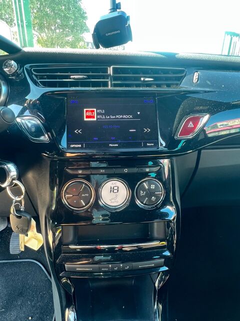 DS3 (2) 1.2 L 82 54V EMERAUDE GARANTIE 12 MOIS OK 1 2016 occasion 78310 Coigni&egrave;res