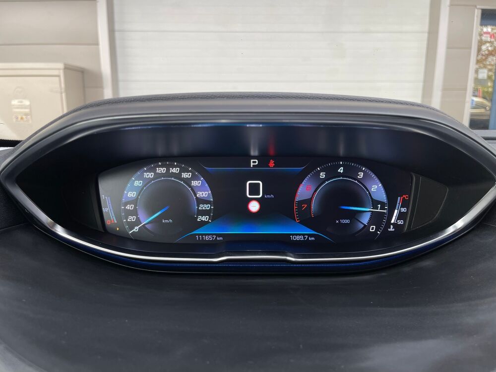 5008 1.2THP EAT8 130 cv Bo&icirc;te auto - Si&egrave;ges Massants - CarPlay - 2020 occasion 95190 Goussainville