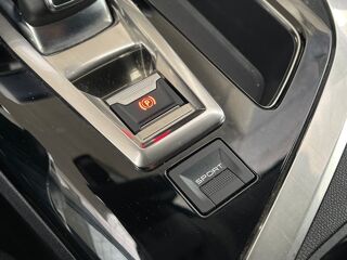 5008 1.2THP EAT8 130 cv Bo&icirc;te auto - Si&egrave;ges Massants - CarPlay - 2020 occasion 95190 Goussainville