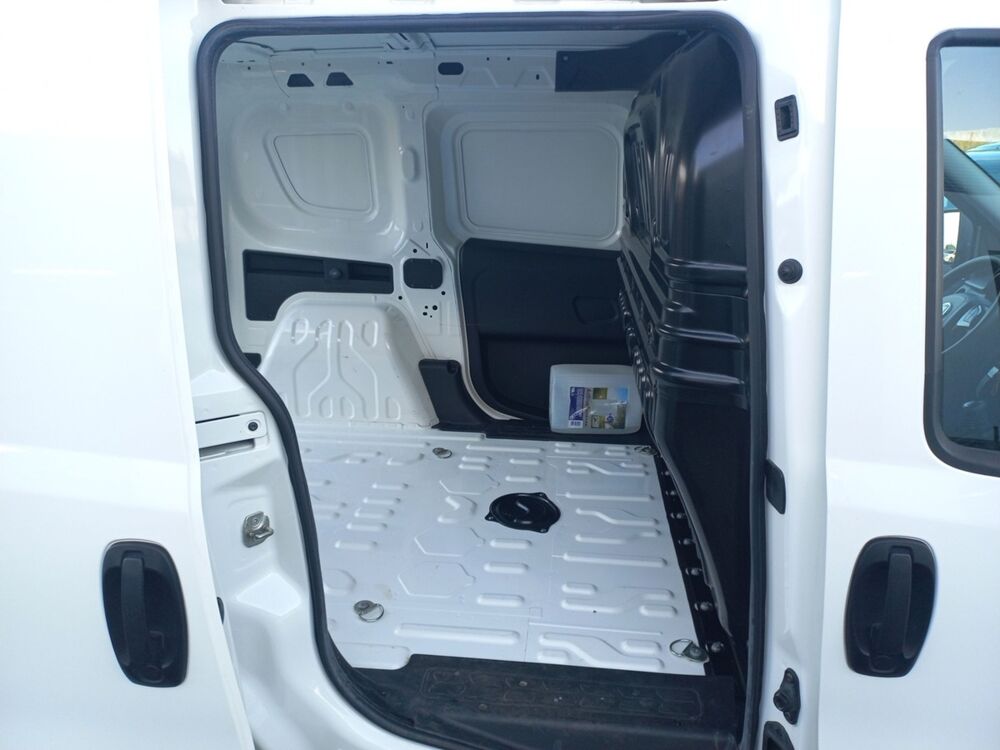 Doblo 1.6 MJTD 105CV 3 PLACES BUSINESS PRO LOUNGE 2023 occasion 17100 SAINTES