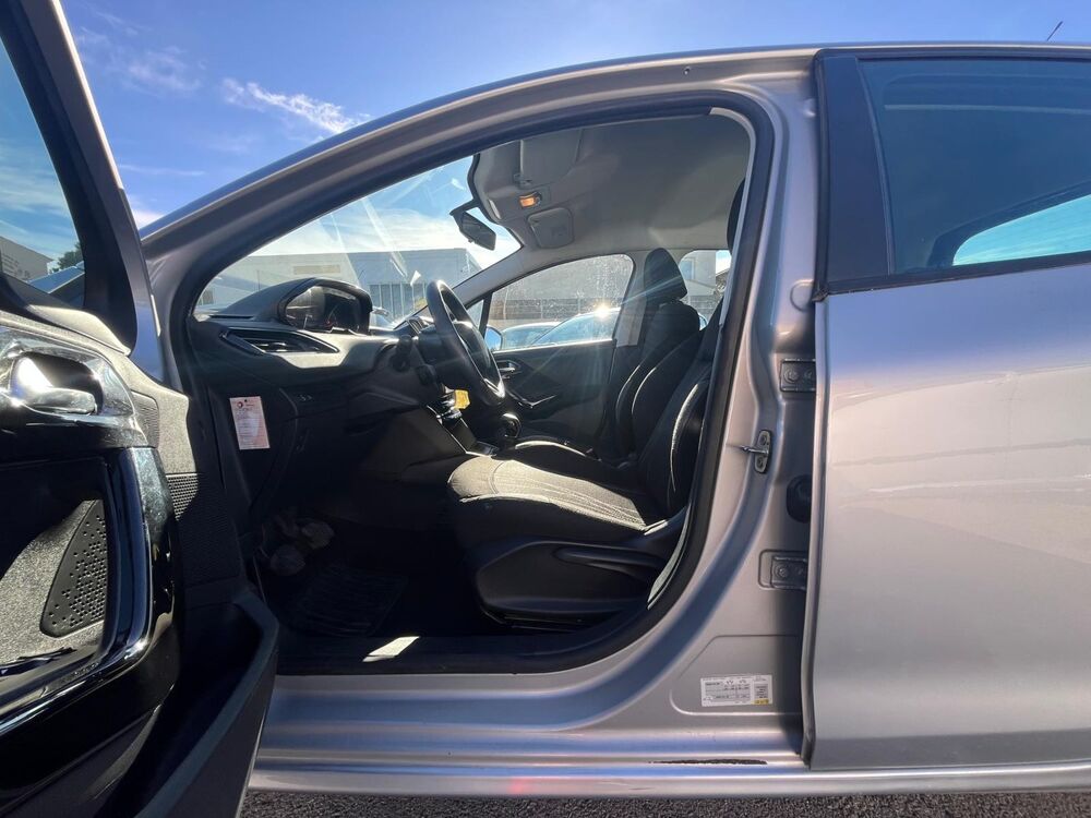 208 / 5 Portes 1.4 HDi 68 cv *Finition Active / CLIM * 2013 occasion 34770 Gigean