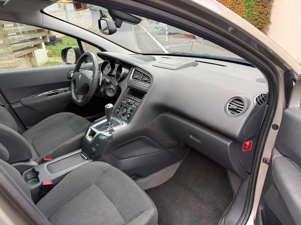 5008 1.6 e-HDI 112 CV BMP6 allure 7 place garantie 6 mois 2012 occasion 78800 Houilles