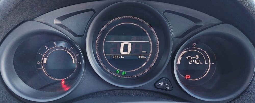 C4 II (2) 1.6 BLUEHDI 120 S&S MILLENIUM BUSINESS BV6 / CARPLAY 2015 occasion 34500 B&eacute;ziers