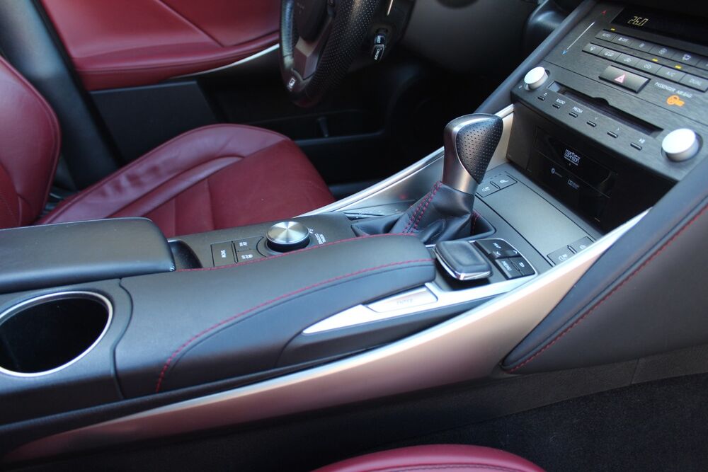 IS III (2) 300H F SPORT EXECUTIVE FULL OPTIONS + CARPLAY / ENT 2020 occasion 34430 Saint-Jean-de-V&eacute;das