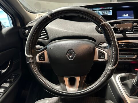 M&eacute;gane Grand Sc&eacute;nic III Phase 2 1.6 dCi FAP Energy eco2 130 cv Fini 2013 occasion 51370 CHAMPIGNY