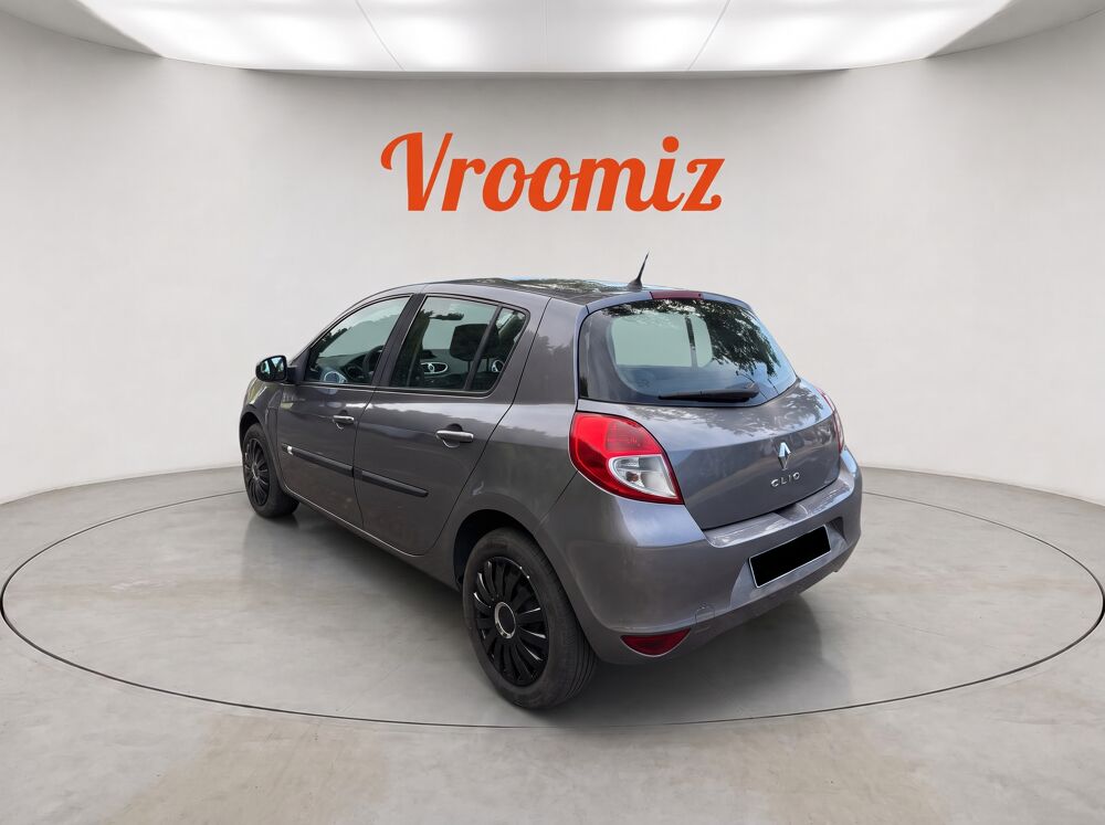 Clio III 1.5 DCI 86ch 170 000km CTok Entretien a jour 2009 occasion 69320 Feyzin