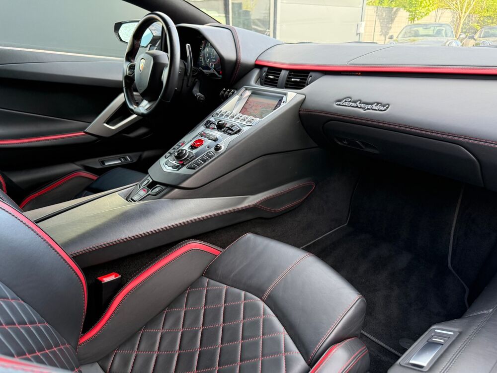 Aventador S ROADSTER 6.5L V12 / 741 CH / CARNET COMPLET / TVA / 34352 2018 occasion 62780 CUCQ