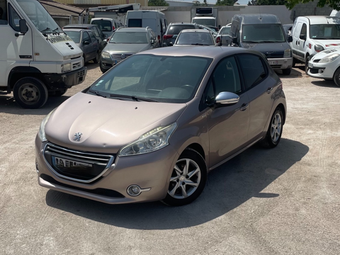 Peugeot 208 - 1.6 HDI TURBO 92CH - Beige Méta