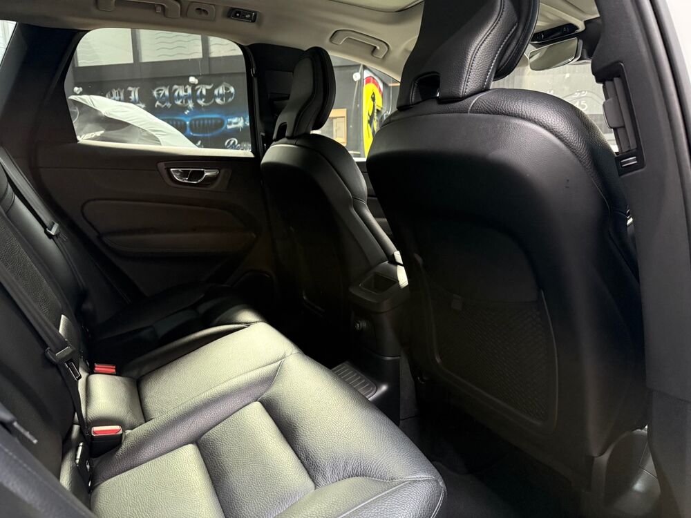 XC60 T8 2.0 Plug in Hybrid AWD Geartronic8 303+89 cv Bo&icirc;te auto O 2018 occasion 45560 Saint-Denis-en-Val