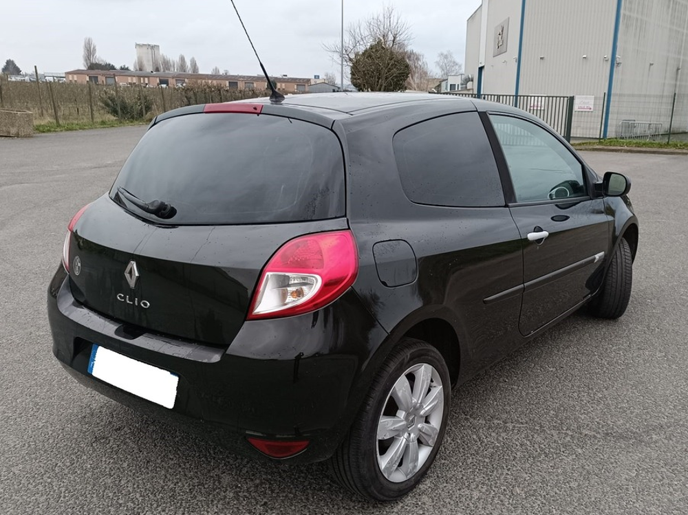 Clio III 1.2i 75cvx 2009 occasion 95420 Magny-en-Vexin