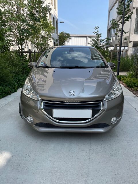 208 FINITION ALLURE GARANTI 12 MOIS 2014 occasion 45400 FLEURY-LES-AUBRAIS