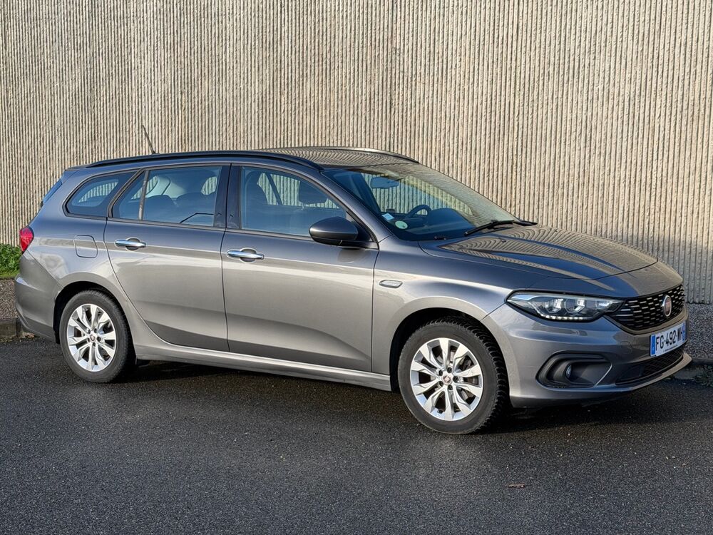 Tipo BREAK 1.6L JTD LOUNGE BOITE AUTO 2017 occasion 31490 LEGUEVIN