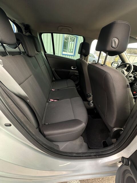 Clio III 1.5 dci 75cv TOMTOM / Distribution neuve 2010 occasion 49290 MAUGES SUR LOIRE