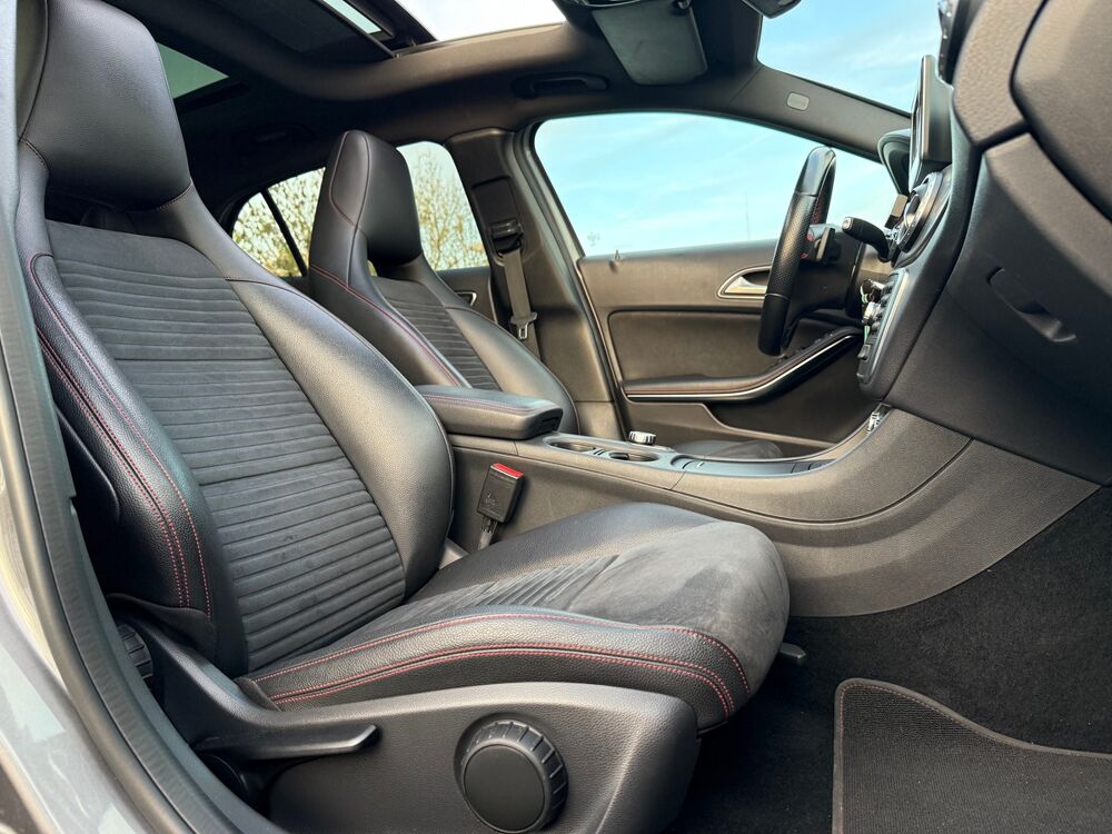 Classe GLA 220D 4MATIC 7G-DCT 170cv - FASCINATION - SUIVI 100% MERCEDES 2015 occasion 45560 Saint-Denis-en-Val