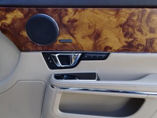 XJ II 3.0 V6 340 Ch S/C PORTFOLIO Supercharged AWD 4x4 2013 occasion 34500 B&eacute;ziers