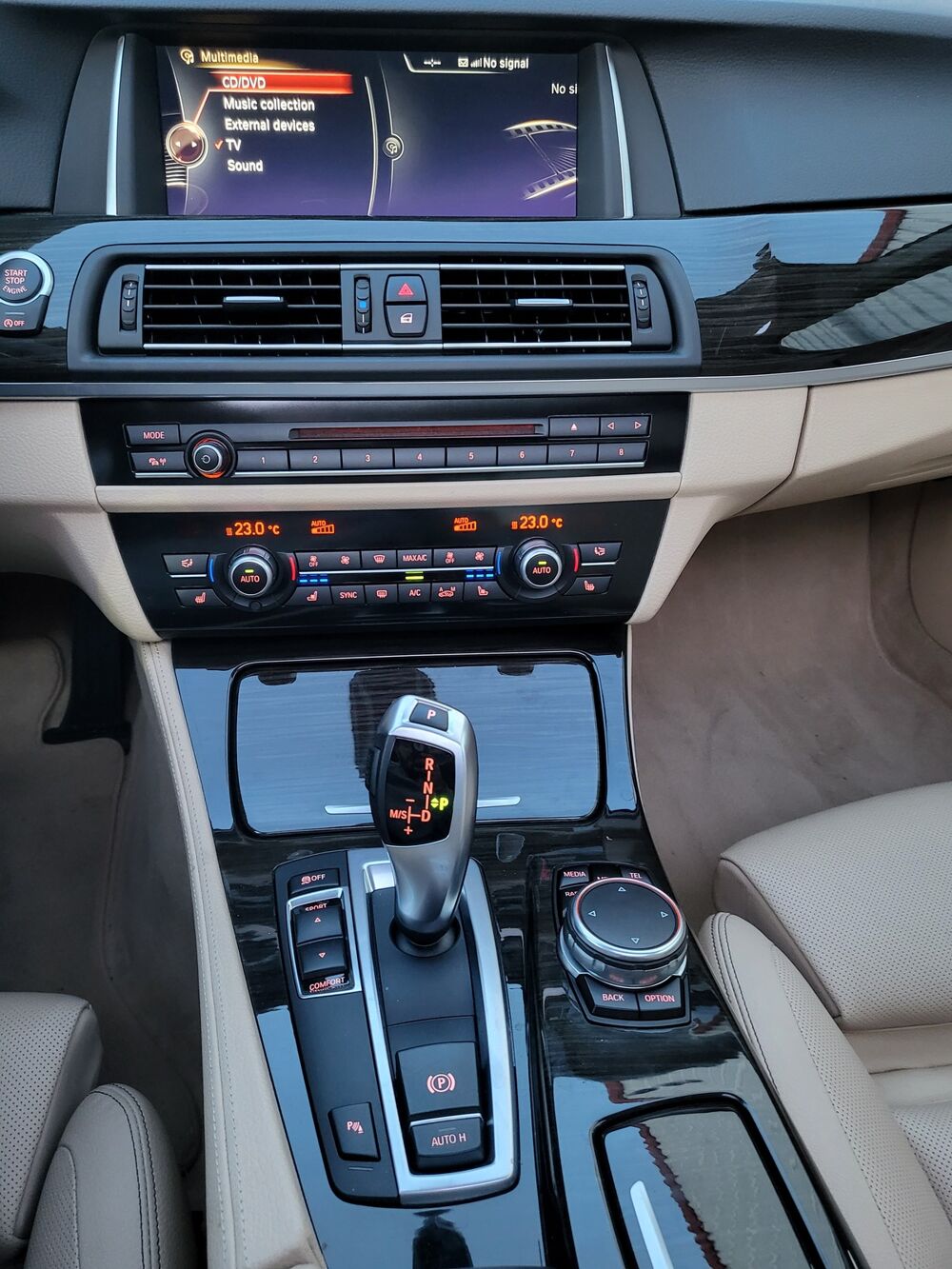 S&eacute;rie 5 535I LUXURY F10 306 cv BVA &laquo; Seulement 32 000 kms &raquo; FULL OPT 2015 occasion 45500 GIEN