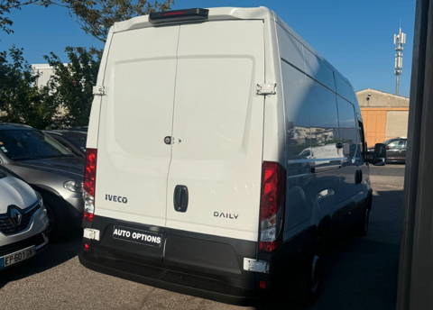 Daily IVECO DAILY VI CAMIONNETTE 3.0i 136cv GAZ NATURAL/ ESSENCES 2022 occasion 69150 D&eacute;cines-Charpieu