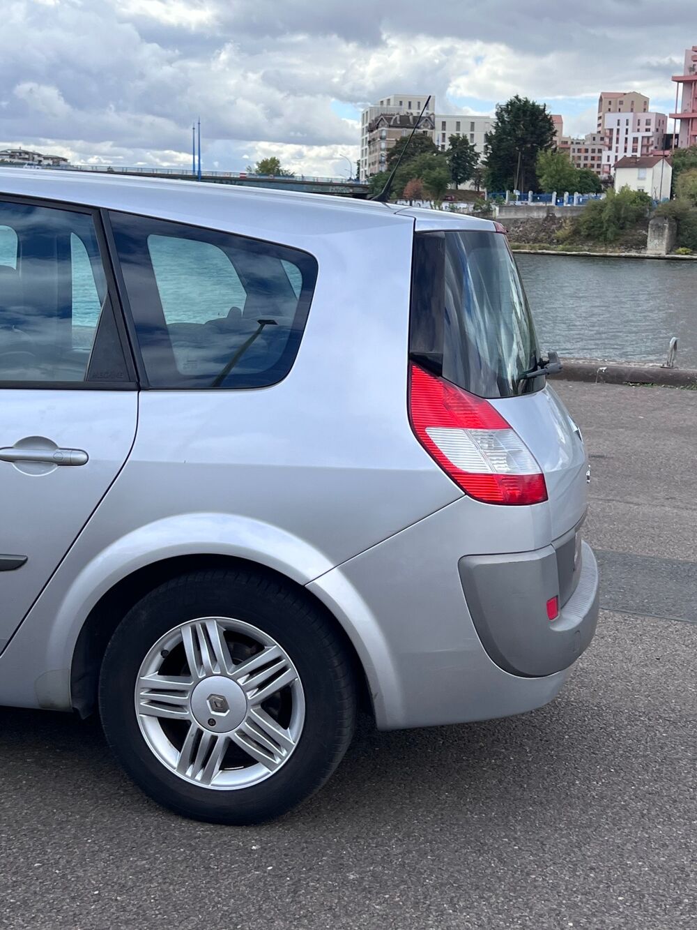 Grand scenic IV II CONFORT 1.9 DCI 120 – 7 PLACES – 1&Egrave;RE MAIN - EXCELLENT ET 2006 occasion 94140 Alfortville